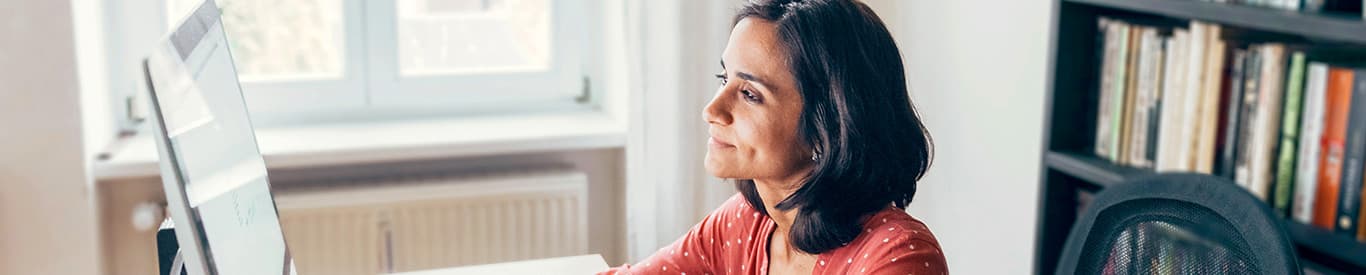 t3-ebook-4-essentials-A woman using a desktop